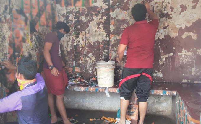 Indian Rovers changing abandoned like bus shelter to a useful one