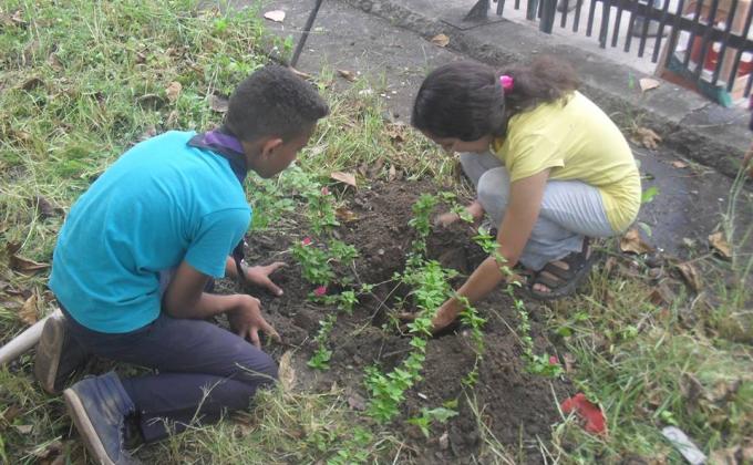 Operación limpieza en la iglesia 