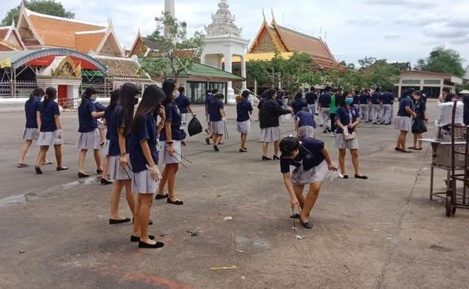 ช่วยกันเก็บขยะ