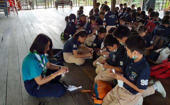 สอนนักเรียนทำลายผ้า สำหรับลงย้อม