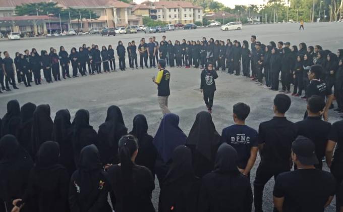 PERJUMPAAN MINGGUAN LEVEL 100 KLKM USM (Istiadat Menaik dan menurunkan bendera serta ladam kuda)