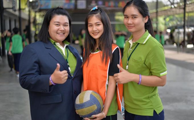 ฝึกซ้อมและควบคุมการแข่งขันวอลเลย์บอลนักเรียน