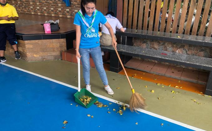 อาสาทำความสะอาดพื้นที่