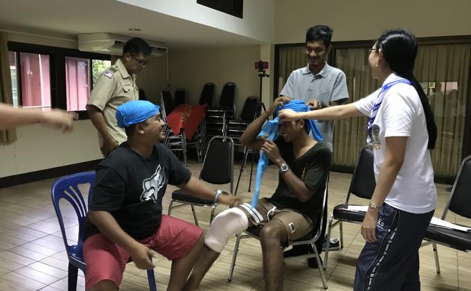 สอนปฐมพยาบาลวิทยากรลูกเสือ