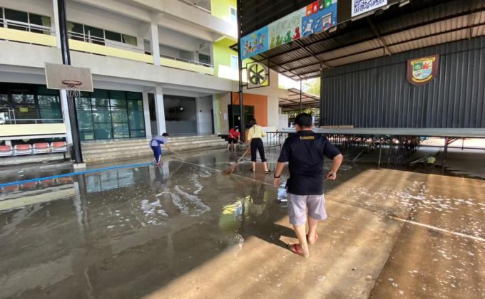 ล้างพื้นฆ่าเชื้อ COVID - 19