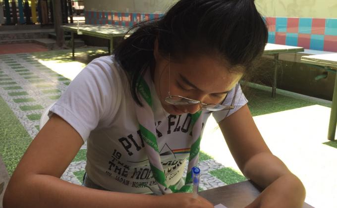 ทำการ์ดให้กำลังใจบุคลากรทางการแพทย์ 