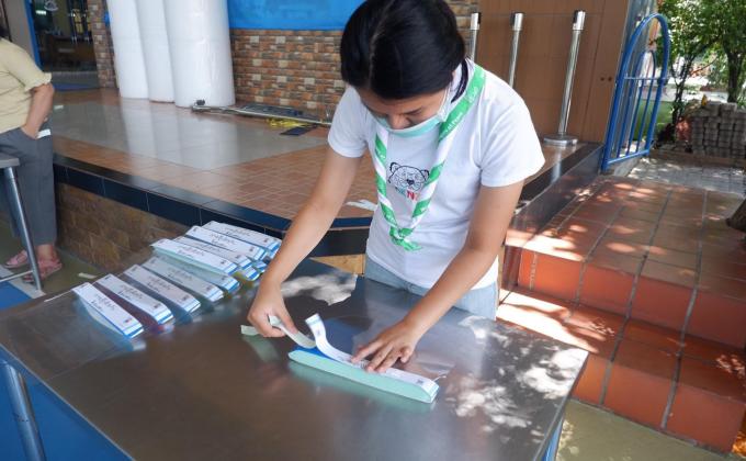 ทำหน้ากาก face shield มอบให้บุคลากรทางการแพทย์ รพ.จุฬาฯ