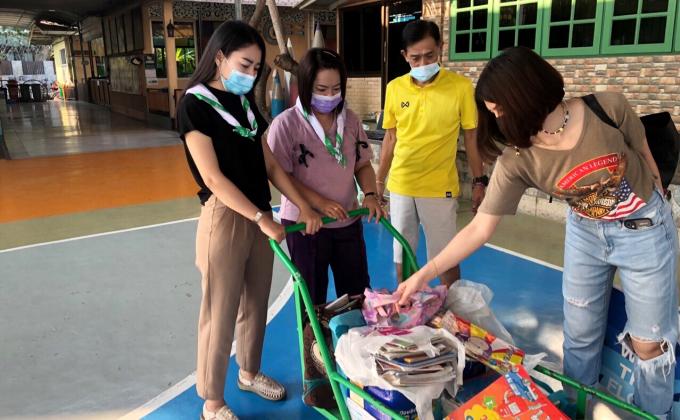 จิตอาสาขนย้ายหนังสือ