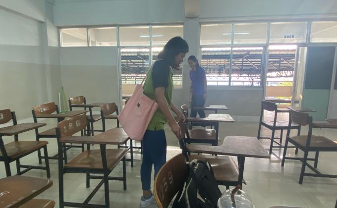 ช่วยจัดโต๊ะ