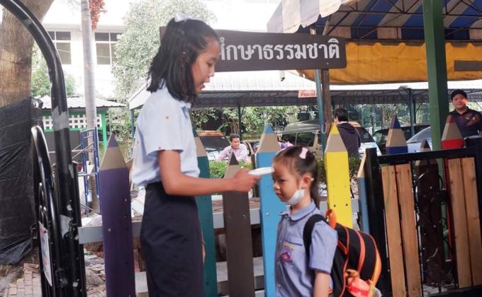 วัดไข้ให้เด็กก่อนเข้าโรงเรียน