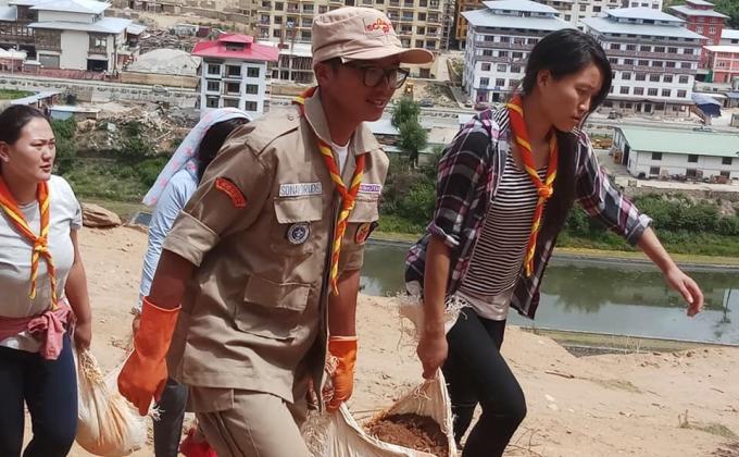 Scouts lending a hand at the Local Nunnery Center