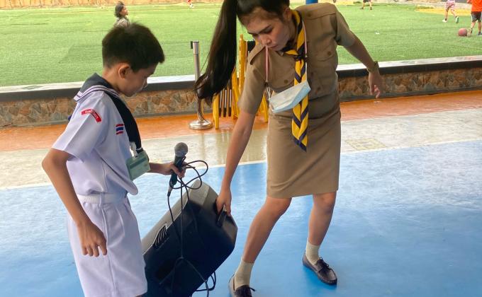 จิตอาสาเก็บอุปกรณ์หลังเลิกเรียน