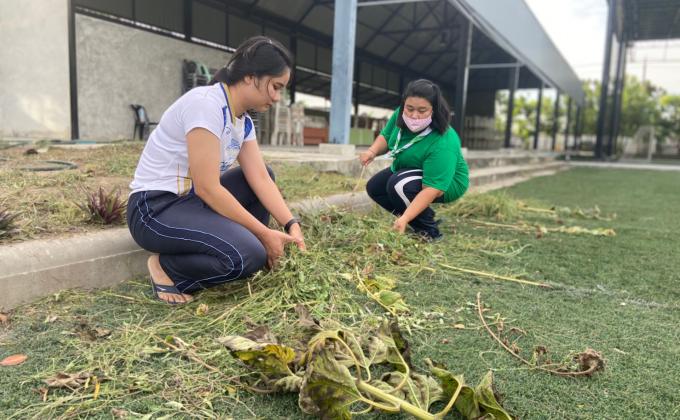ทำจิตอาสาถางหญ้าจัดเตรียมพื้นที่