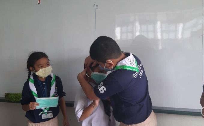 ให้ความรู้เกี่ยวกับการสวมหน้ากากอนามัย