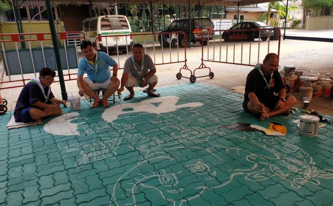 ทาสีพื้นโรงเรียน