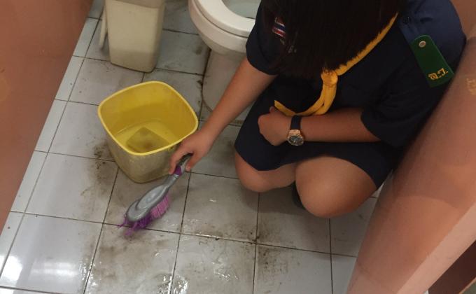 ขัดพื้นห้องน้ำ