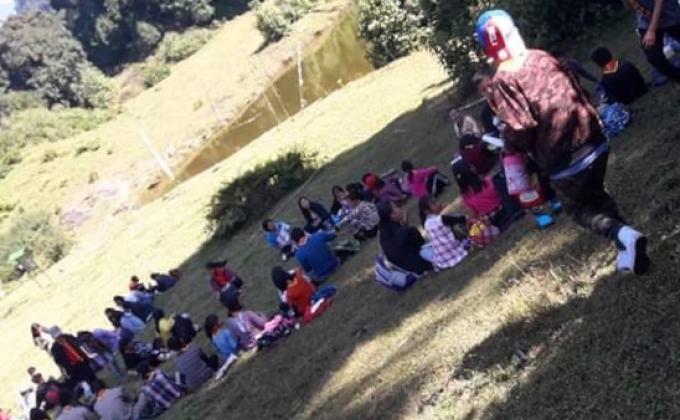 Hike towards Phaktshoding Lake 