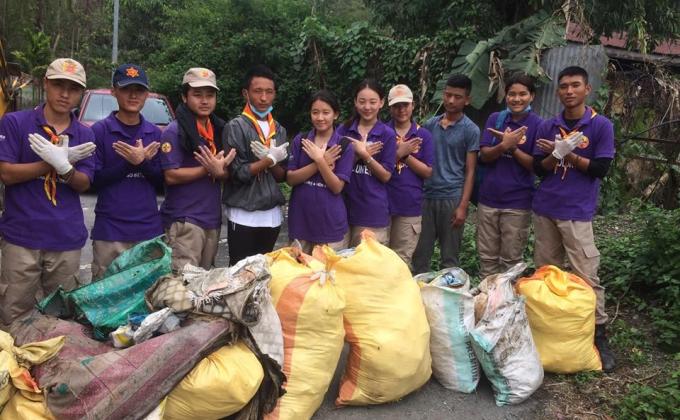 Cleaning campaign along the highway.
