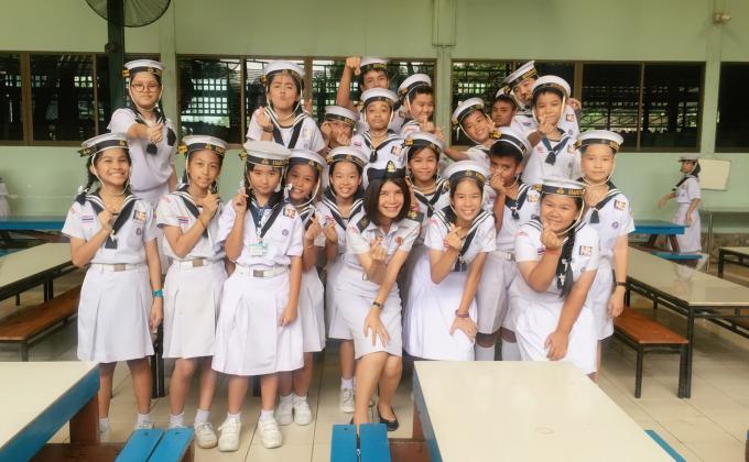 Cleaning the canteen 