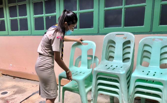 จิตอาสาเก็บเก้าอี้