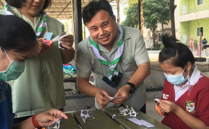 ติดสติ๊กเกอร์