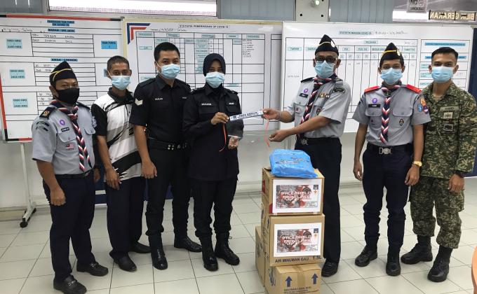 Pengagihan Face Shield kepada Balai Polis Daerah Maran dan Pejabat Kesihatan Daerah Maran