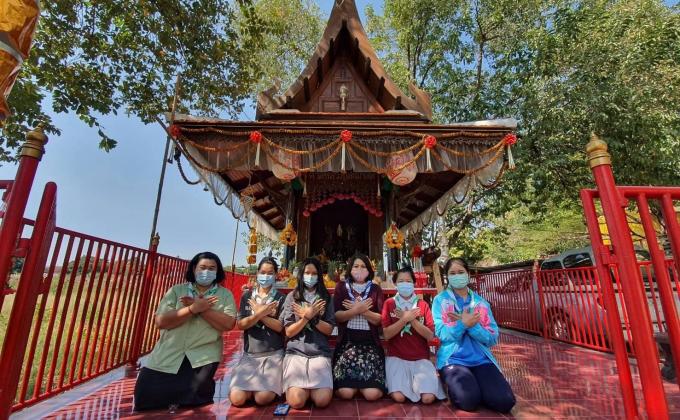 การทำกิจกรรมอาสา ทำความสะอาดศาลหลวงปู่สะแกเฒ่า สถานที่ศักดิ์สิทธิ์ประจำเขตหนองแขม 