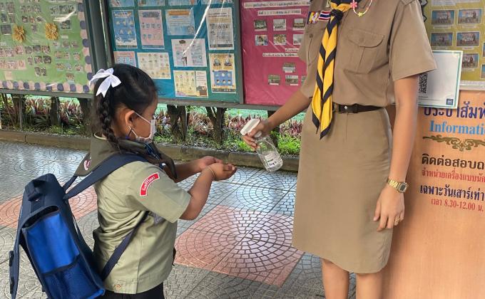 อาสาคัดกรองนักเรียน