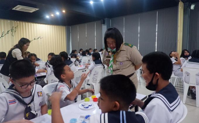 ฝึกนักเรียนทำขนม
