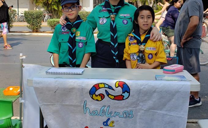 Creando Conciencia Sobre el Autismo / Creating Autism Awareness