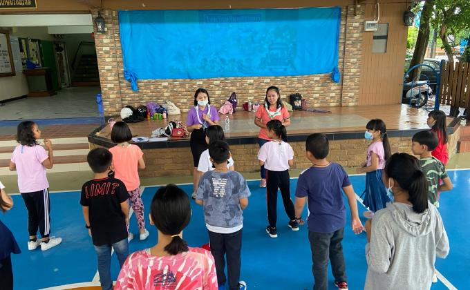 สอนนักเรียนเต้นเพลง Messengers of Peace Dance