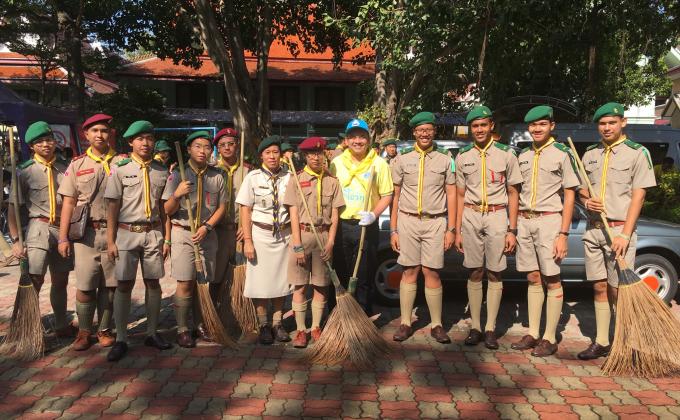 กิจกรรมรับบาตรพระและจิตอาสา