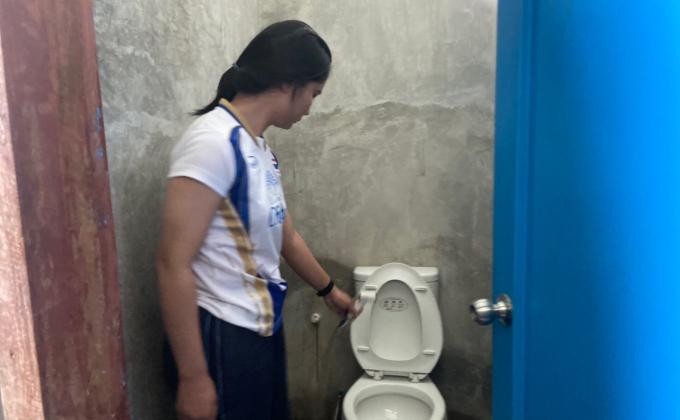 การทำความสะอาดห้องน้ำในโรงอาหาร