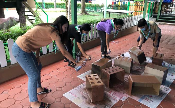 จิตอาสาพ่นสีทำสื่อวันน้อมรำลึก