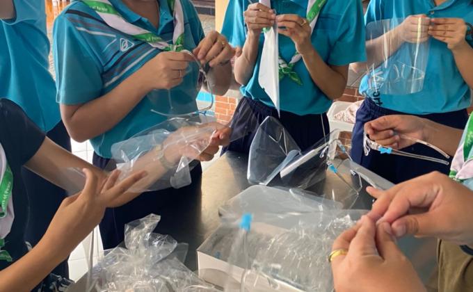 จิตอาสาทำหน้ากาก