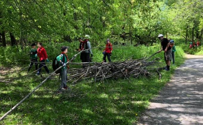 Nettoyage du Parc des îles de Boucherville par les louveteaux et les scouts du 32e Groupe scout Ste-Famille