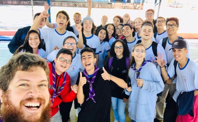 Suporte de ferramentas de Educação Não-formal para as atividades extra-curriculares da Escola Estadual Francisco Pereira da Silva, em S. J. dos Campos