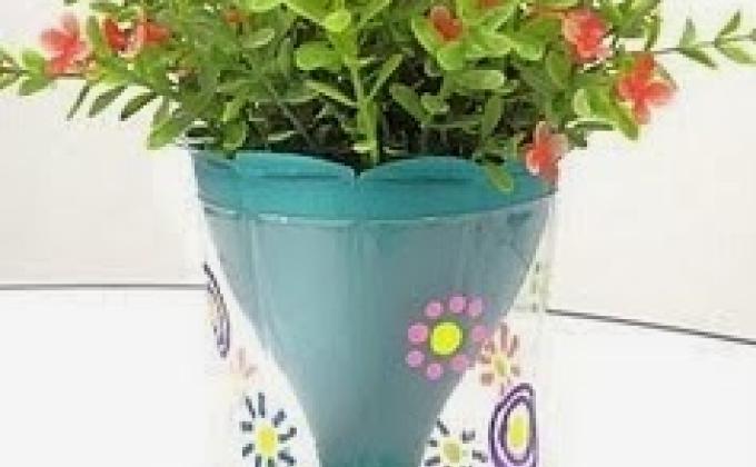 Plastic Tide Turner Challenge Badge: Crafts, with discarded plastic.