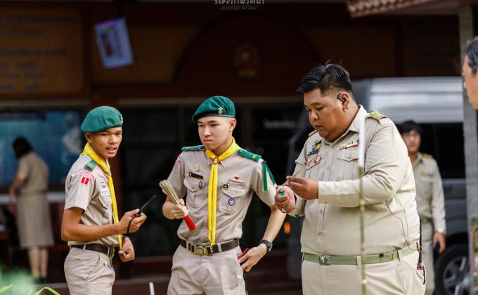เข้าร่วมเป็นลูกเสืออำนวยความสะดวกให้กับแขกและนักเรียนที่มาร่วมงานพิธีวางพวงมาลาเนื่องในวันที่ระลึกท่านเจ้าพระยารัตนาธิเบศร์