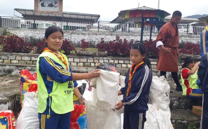 cleaning campaign for climate action for peace