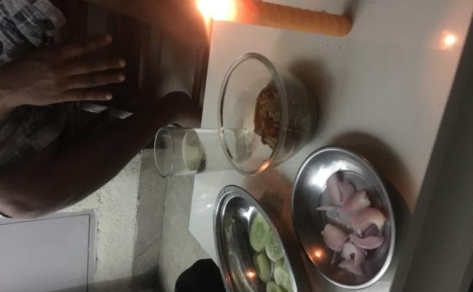 (C)challenge 4 dinner in the dark 