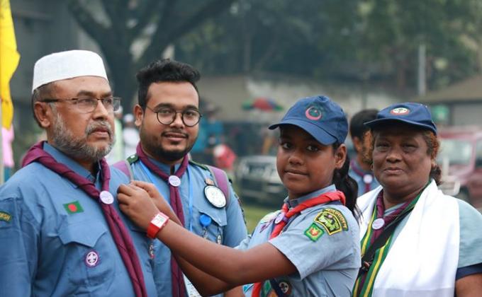 ব্যাজ প্রদান 