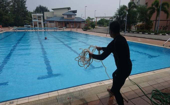 Water safety and life saving training 