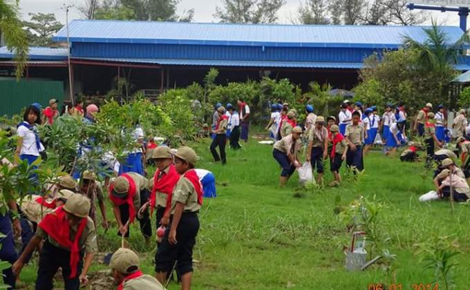 Caring For The Enviroment(Scouts working together)
