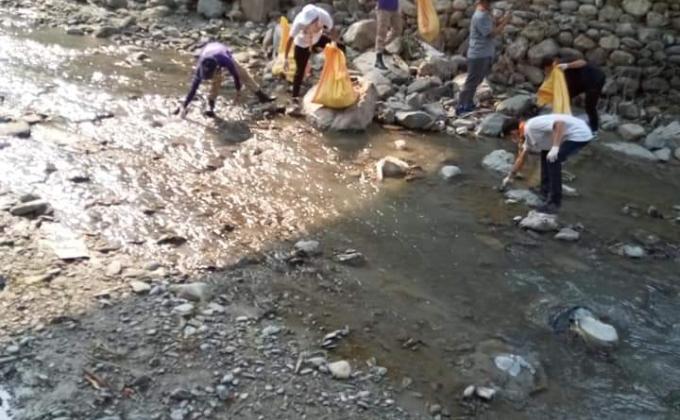 Earth hour cleaning campaign 