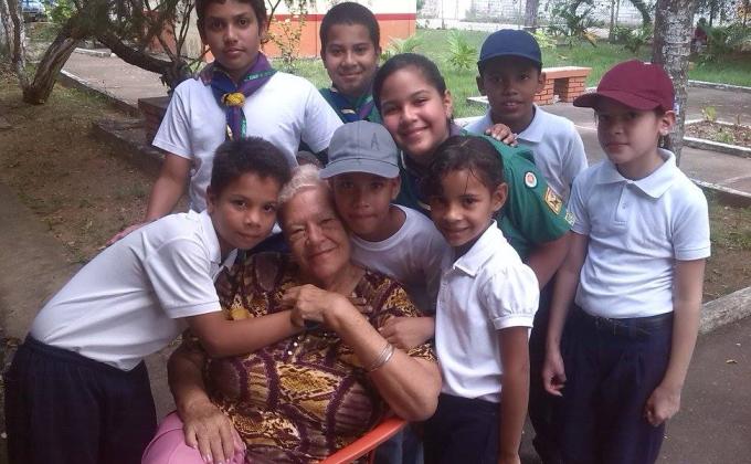Un Abrazo a los Abuelitos