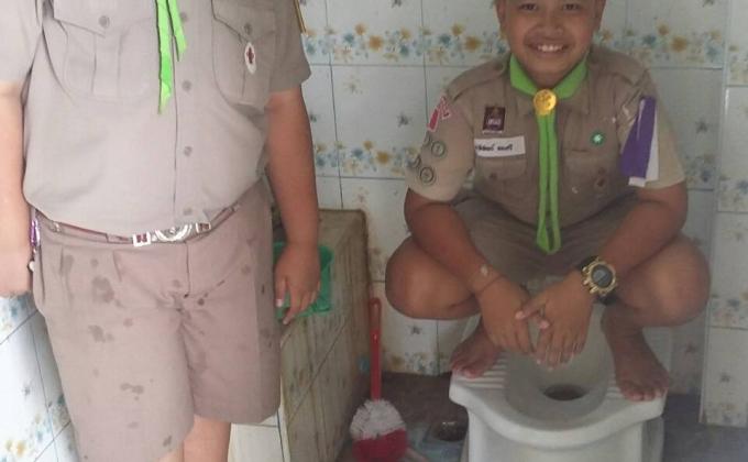 ลูกจิตอาสาห้องน้ำสะอาด