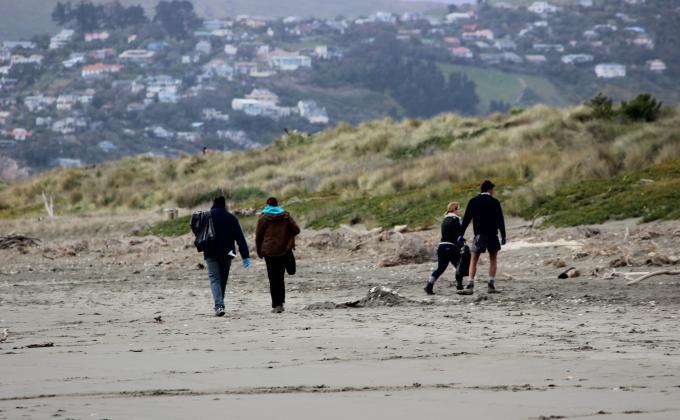New Zealand Scouts Clean Up Beach