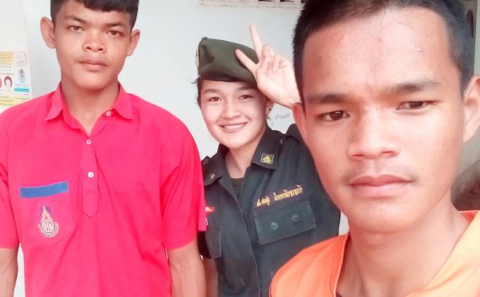 แจกใบinformationลงประชามติ
