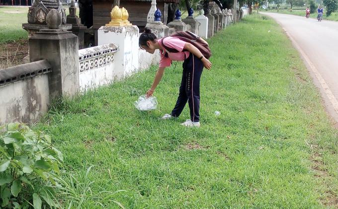 เก็บขยะบริเวณรอบๆวัด